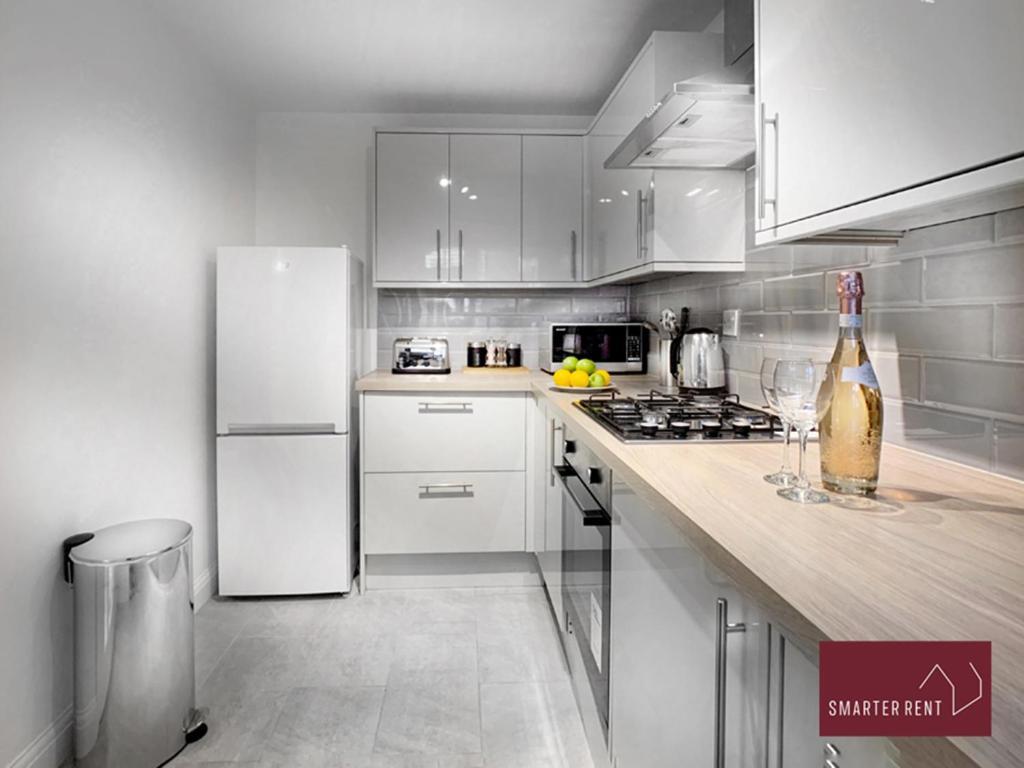 Wokingham - 2 Bed Modern House - Parking Διαμέρισμα Εξωτερικό φωτογραφία